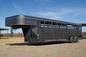 Read more about the article Aluminum vs Steel Livestock Trailers: Which Is Right for You?