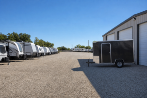 Read more about the article Mejores Remolques para Negocios de Almacenamiento de RV en Texas (2026)